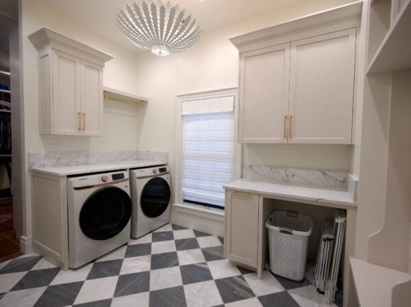 Whispering Wood laundry room